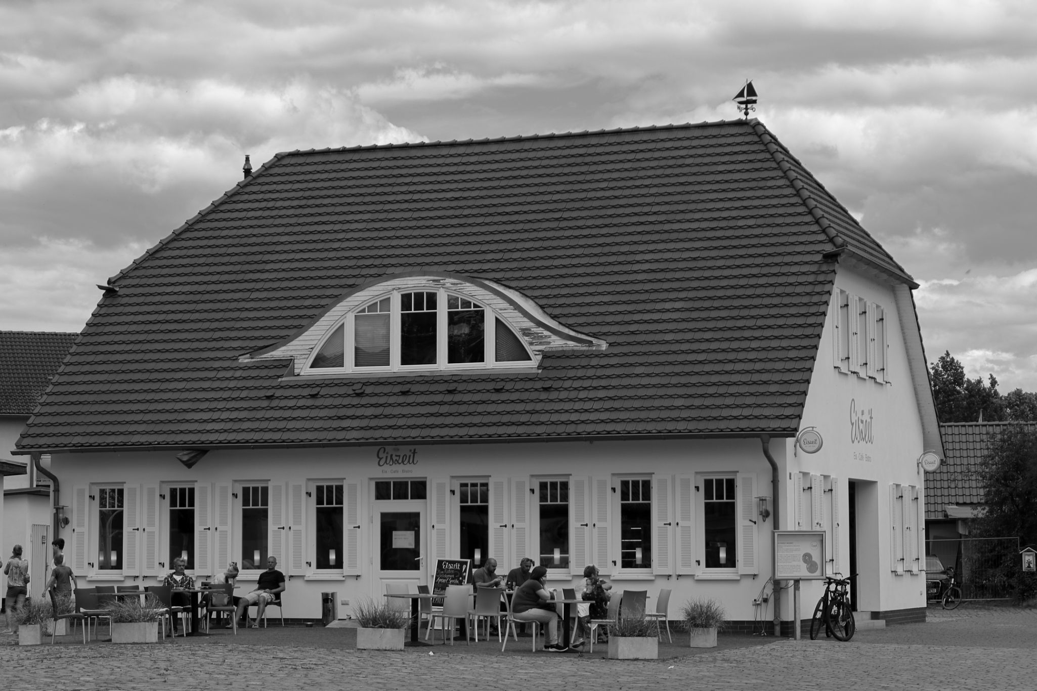 2024 06 16 3262 v2 bw out