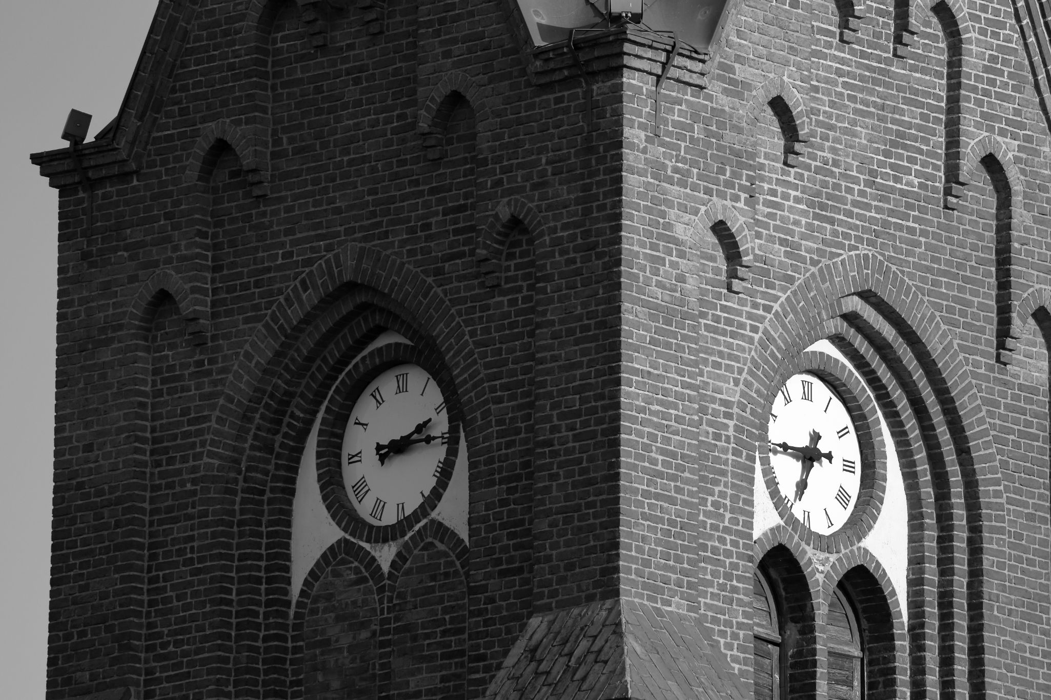 2024 04 14 1244 v2 bw out