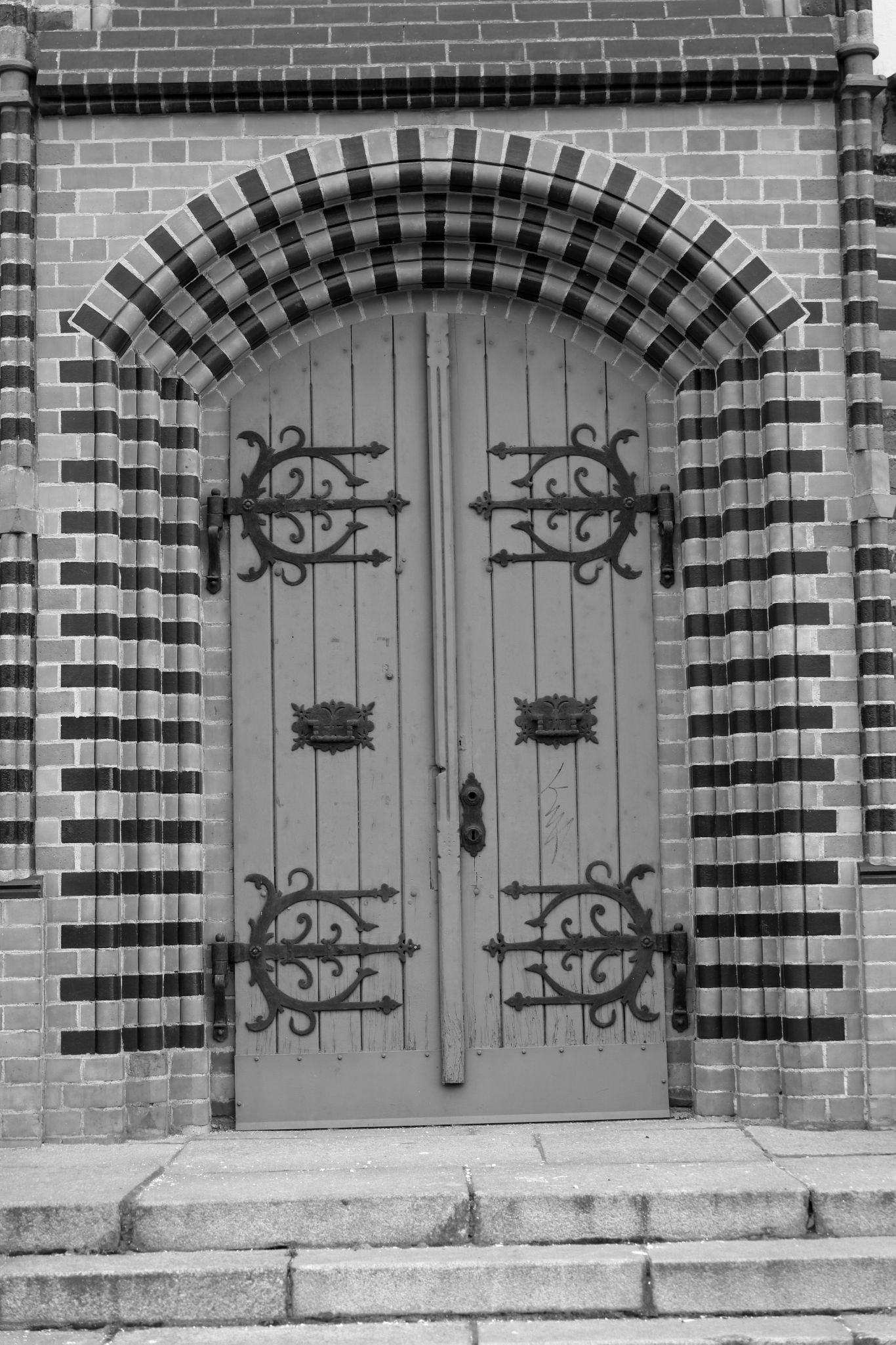 2024 04 01 1044 v2 bw out